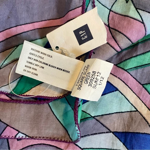 GAP NWT Lightweight Square Multi-Colored Mod Print Scarf - Picture 5 of 6
